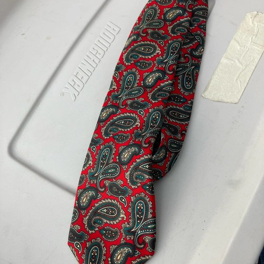 Paisley Kids Tie in Red and Green